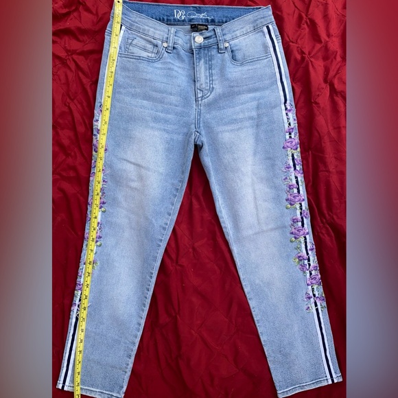 DG2 by Diane Gilman Women's Stretch Jeans - Picture 3 of 5